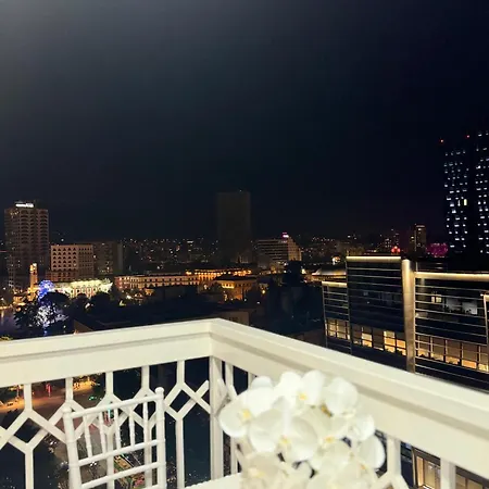 Appartamento Sun Tower Luxury Suite-view From Of Center