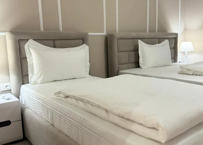 Sun Tower Luxury Suite-view From Of Center * 地拉那