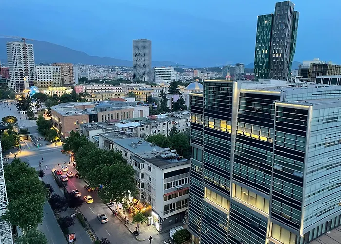 Sun Tower Luxury Suite-view From Of Center Apartamento Tirana