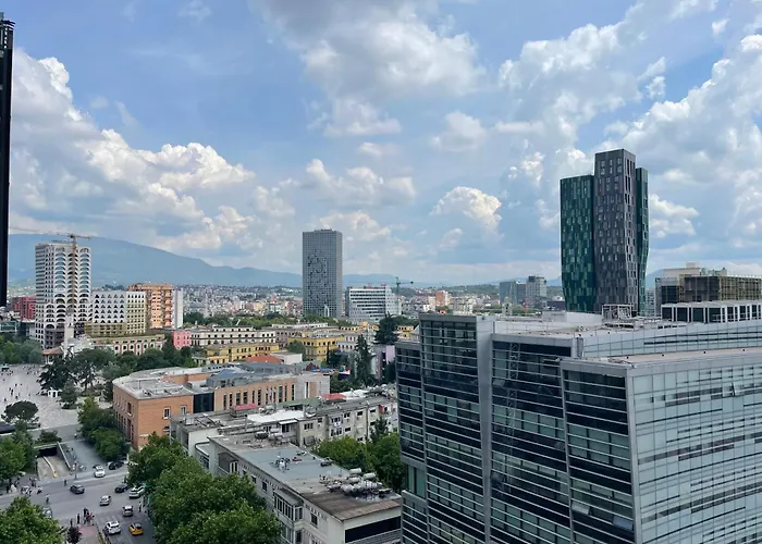 Sun Tower Luxury Suite-view From Of Center アパート ティラナ